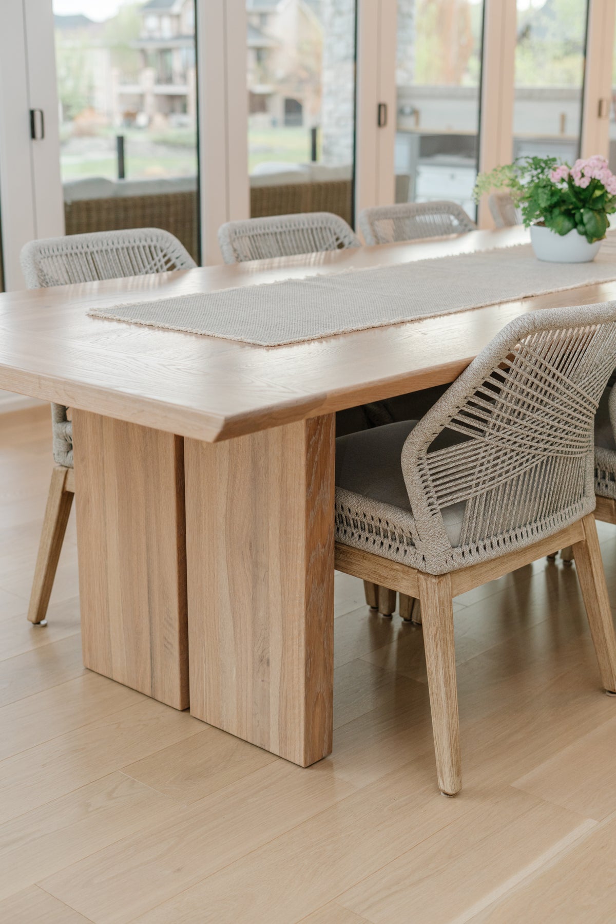 Fika Dining Table